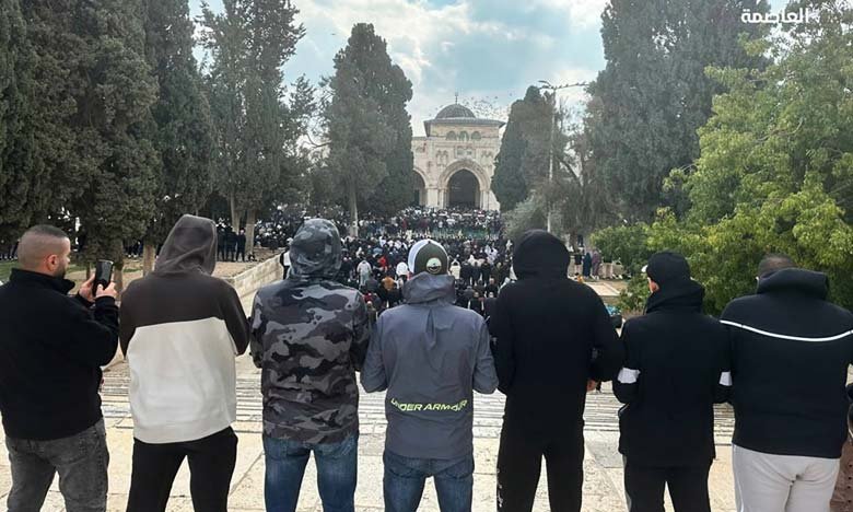 40,000 Palestinians Perform Friday Prayers at Al-Aqsa Mosque