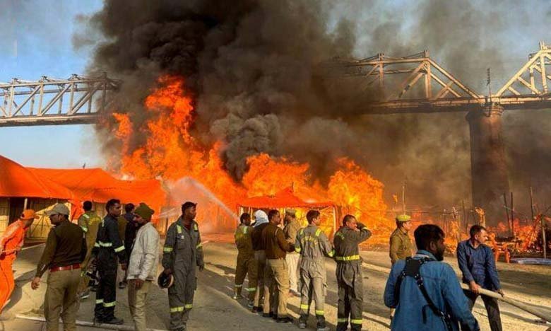 Fire Breaks Out at Mahakumbh Due to Cylinder Explosion Several Cottages Burned