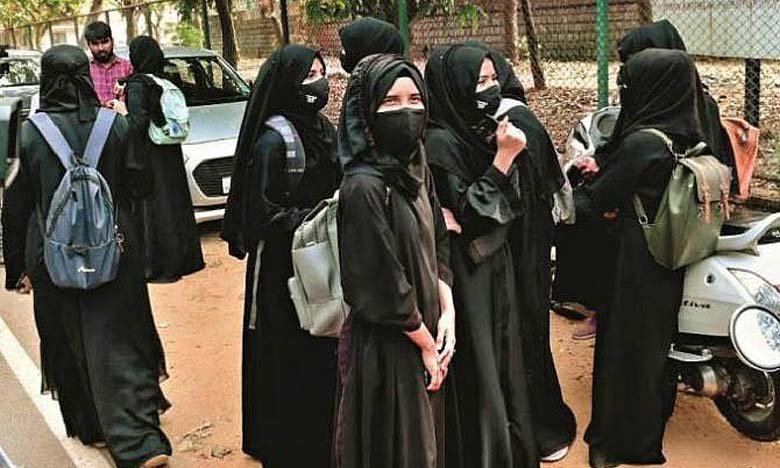 Students Forced to Remove Burqas at Mumbai Exam Center