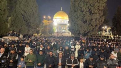 Thousands of Palestinians Offer First Taraweeh Prayer at Al-Aqsa Mosque